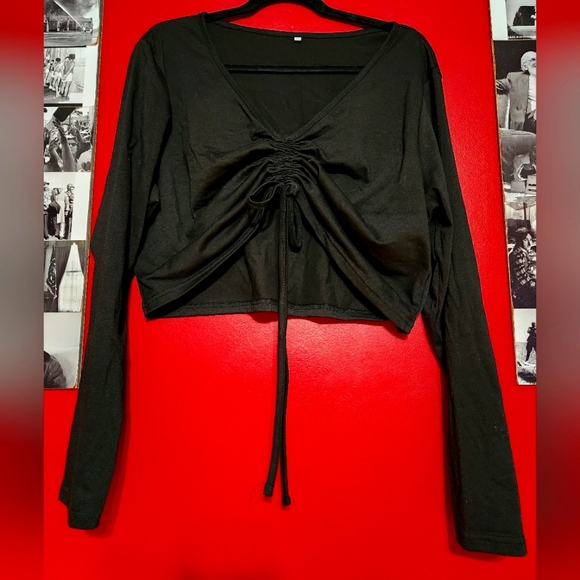 PLUS black adjustable crop top - Picture 2 of 2